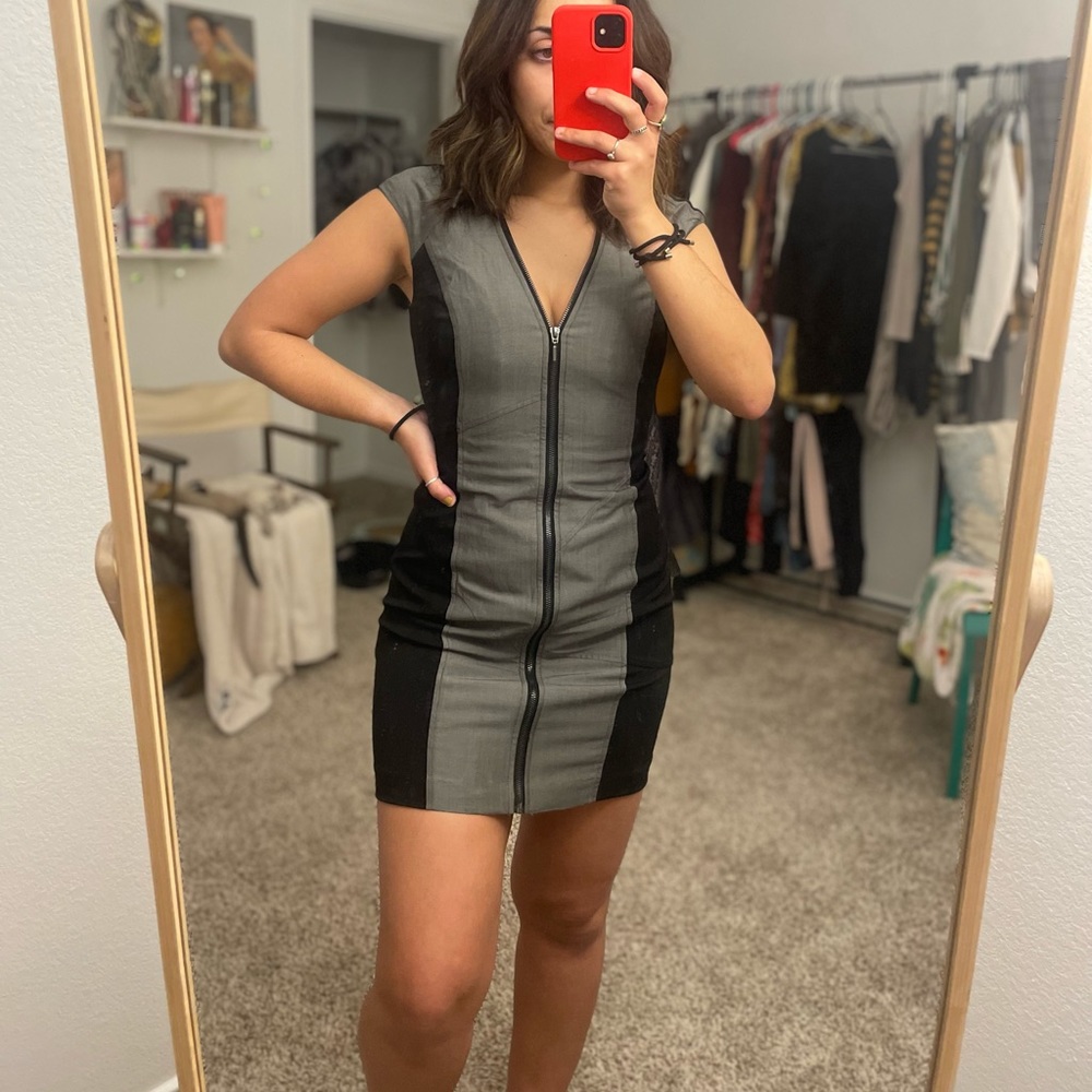 BEBE DRESS • SIZE XS • FORM FITTING • GREAT CONDITION